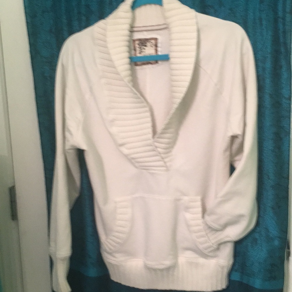 Ladies cream colored sweatshirt